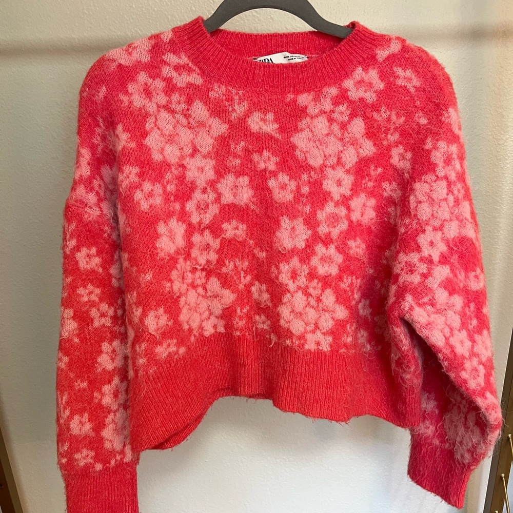 Zara Fuzzy Pink Cropped Crewneck Sweater with Floral Pattern - Picture 3 of 8